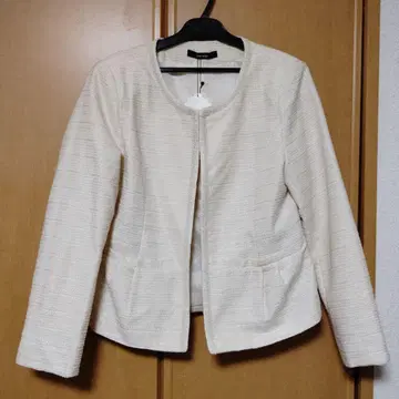 슈라루 노카라 자켓 화이트 컬러