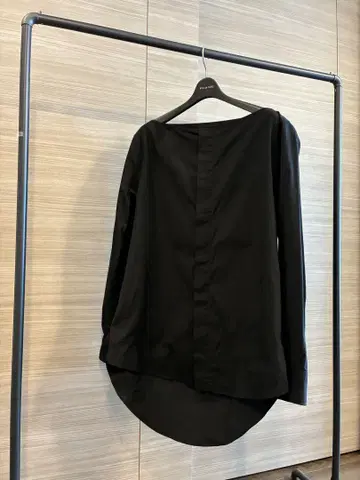 베드 포드 22ss 보트 넥 블라우스