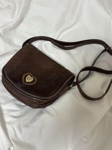 브라운 하트 모티브 숄더백 구제 의류
