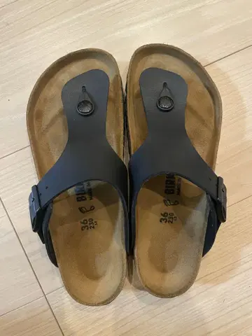 BIRKENSTOCK 블랙 플립플랍 36