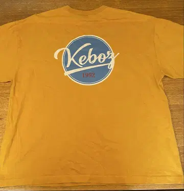인기 백 프린트 Keboz 1992 머스타드 티셔츠 L 사이즈 케보즈
