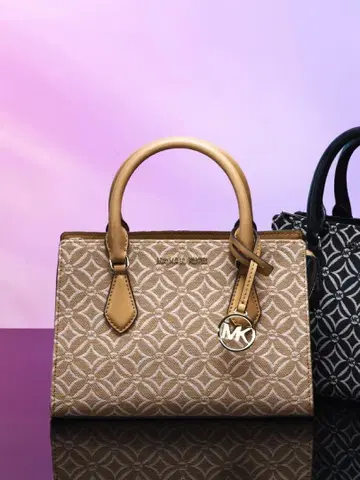 Michael Kors SHEILA 로고 자카드 센터 지퍼 사첼