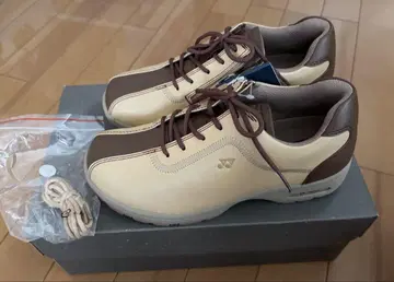 새상품 YONEX LC81 여성용 신발 22.5cm 베이지/브라운