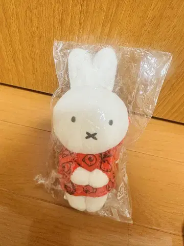 미피 봉제 인형 빨간색 의류