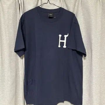 HUF 네이비 티셔츠 H 로고