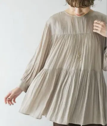 어반 리서치 빈티지 새틴 티어드 개더 블라우스 긴팔