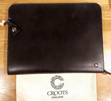 미사용 영국제 CROOTS 크루츠 브라이들 가죽 클러치 BLACK