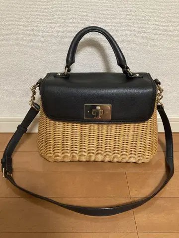 kate spade 바스켓백 블랙과 베이지