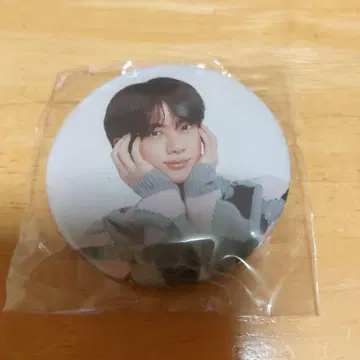 BTS JIN 캡슐 토이 캔뱃지
