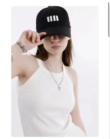 이례적으로 독특한 자수 모자 검정색