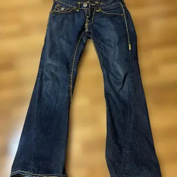 TRUE RELIGION 부츠 컷 데님