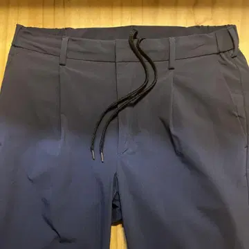 UNITED ARROWS 네이비 드로우 스트링 슬랙스