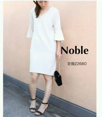 Noble V 넥 플레어 슬리브 원피스