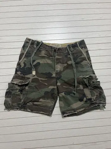 Abercrombie & Fitch 카모플라쥬 숏팬츠 인도산