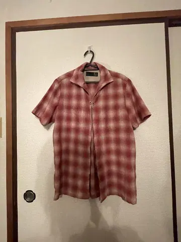 레드 화이트 체크 무늬 반팔 셔츠