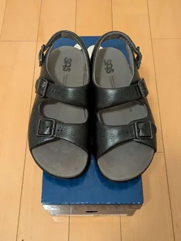 새상품급 SAS BRAVO 블랙 샌들 8 M
