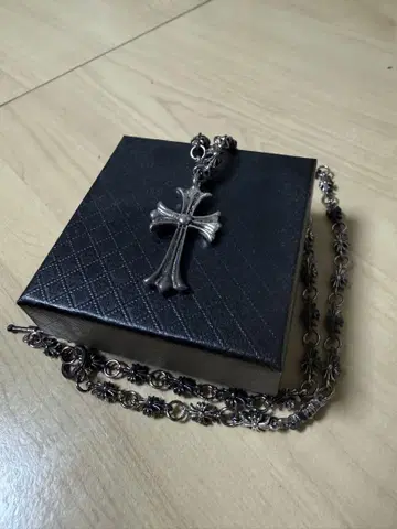 실버 크로스 모티브 목걸이