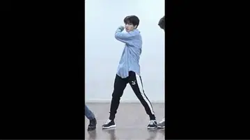 푸마 트랙 팬츠 정국 착용