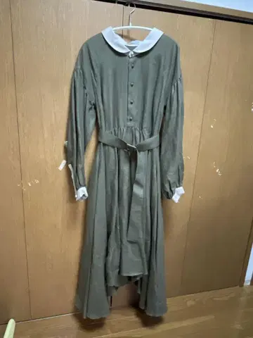 노후화의 진가를 발휘하는 원피스 (2017-18 AW) S 카키 그린