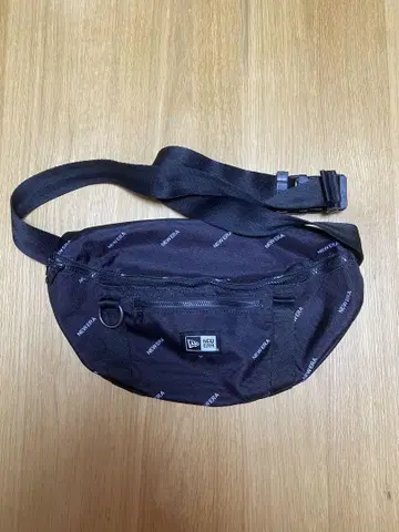 뉴에라 숄더백