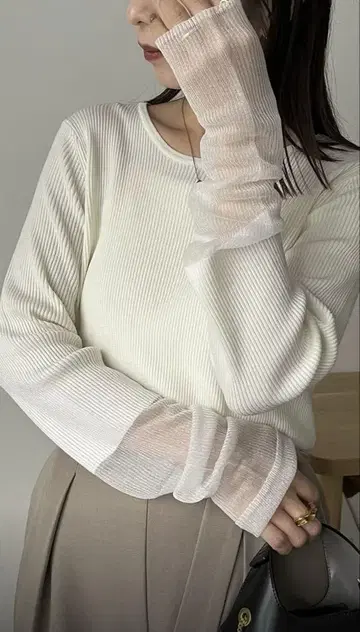 새상품급 카프리슈 레마쥬 소매 시어 리브 풀오버
