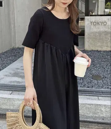 블랙 반팔 V 컷 도킹 원피스