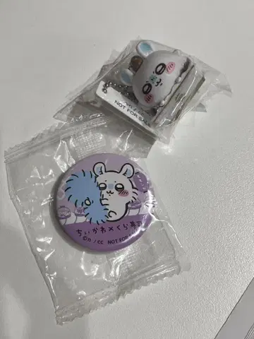 치이카와 쿠라스시 콜라보 모몽가 마스코트 스트랩 캔뱃지 세트