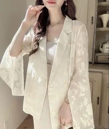Meiru (메일) 시어 자카드 슬릿 슬리브 테일러드 자켓