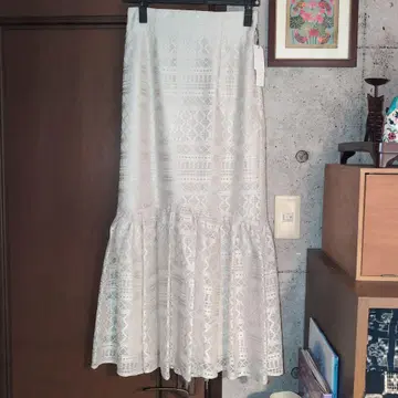 레이스 무늬 플레어 스커트