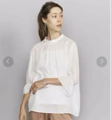 유나이티드 애로우즈 코튼 도비 하이넥 개더 슬리브 블라우스 화이트