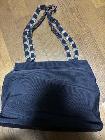 블랙 체인 스트랩 파티 백