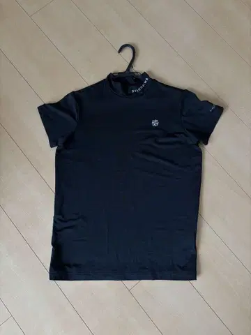 ST ANDREWS 블랙 하이넥 셔츠