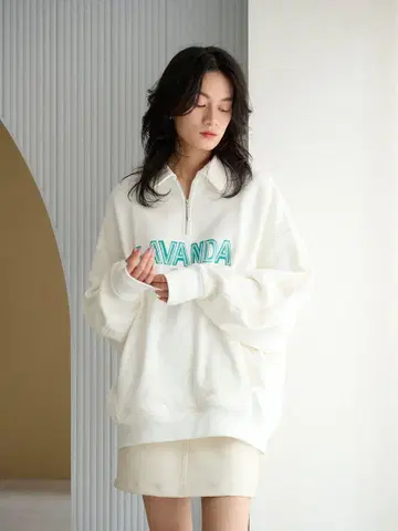 LAVANDA 라반다 우노 미사코 네온 로고 지퍼 맨투맨