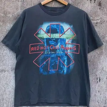 RED HOT CHILI PEPPERS 티셔츠