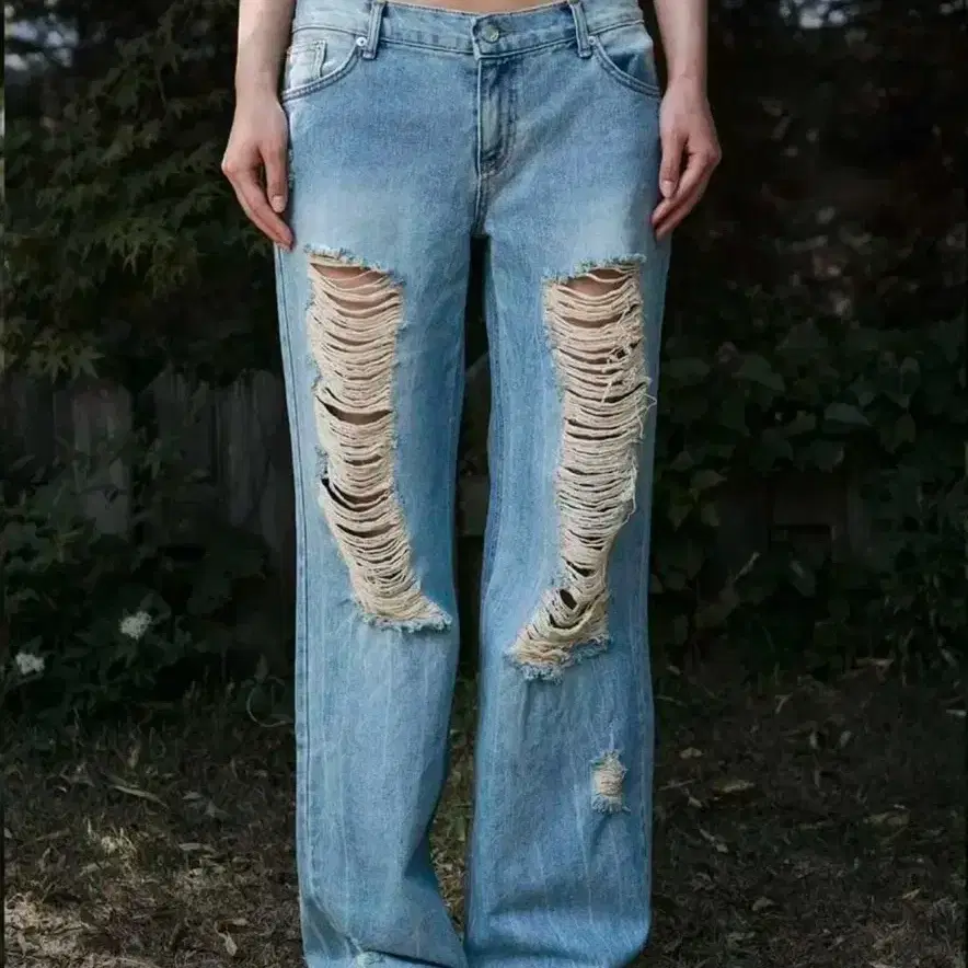 【BOHEMIAN SEOUL】BOHEMSEO  WASHED LEG SHIRRING JEANS SNOW WASHED LEG SHIRRING JEANS, SNOW BLACK - bohemseo