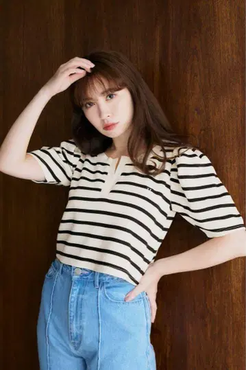 그녀의 입술과 생루이 스트라이프 톱