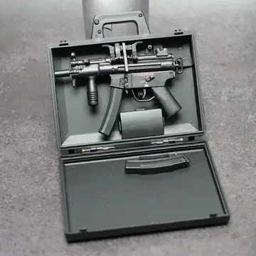 1/6 MP5K 및 아타셰 케이스