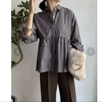 DouDou 라메 스트라이프 개더 절개 블라우스