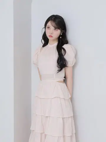 엠미에메 코튼 레이스 컷아웃 톱