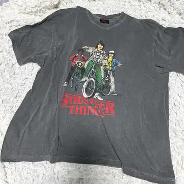 Stranger Things Freak's Store 티셔츠! XL