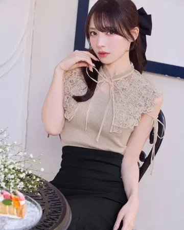 미셸 마카롱 레이스 칼라 니트 탑 베이지 프리 사이즈 잔량 1