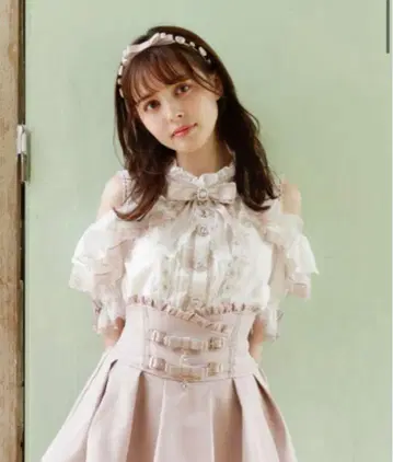 리즈리사 오픈 숄더 프릴 블라우스