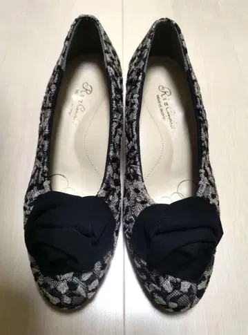 (새상품)Riz Comfort 플라워 모티브 펌프스 22.5 일본제