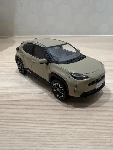 야리스 크로스 컬러 샘플 베이지 1/30