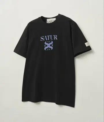 satur 클래식 로고 단추 없는 반팔 티셔츠