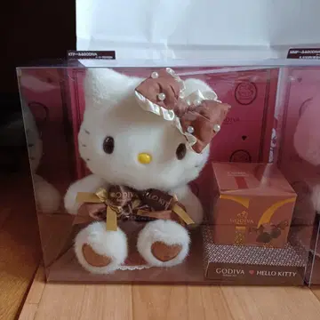 가격을 인하했습니다. GODIVA 콜라보, 키티 봉제 인형