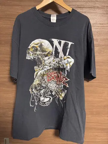 The BONEZ 스컬 티셔츠