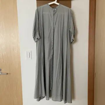 미즈이로 인드 밴드 카라 프론트 플라이 플레어 셔츠 원피스