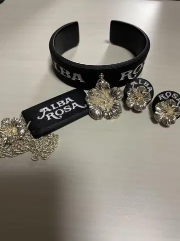 ALBA ROSA 플라워 모티브 액세서리 세트