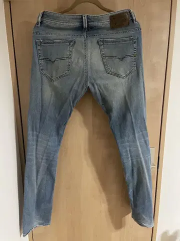 데미지 가공 스키니 데님 라이트 블루